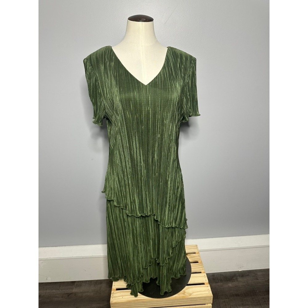 Connected Apparel Olive Green Plisse Pleated Tiered Midi Dress V-Neck Size 12